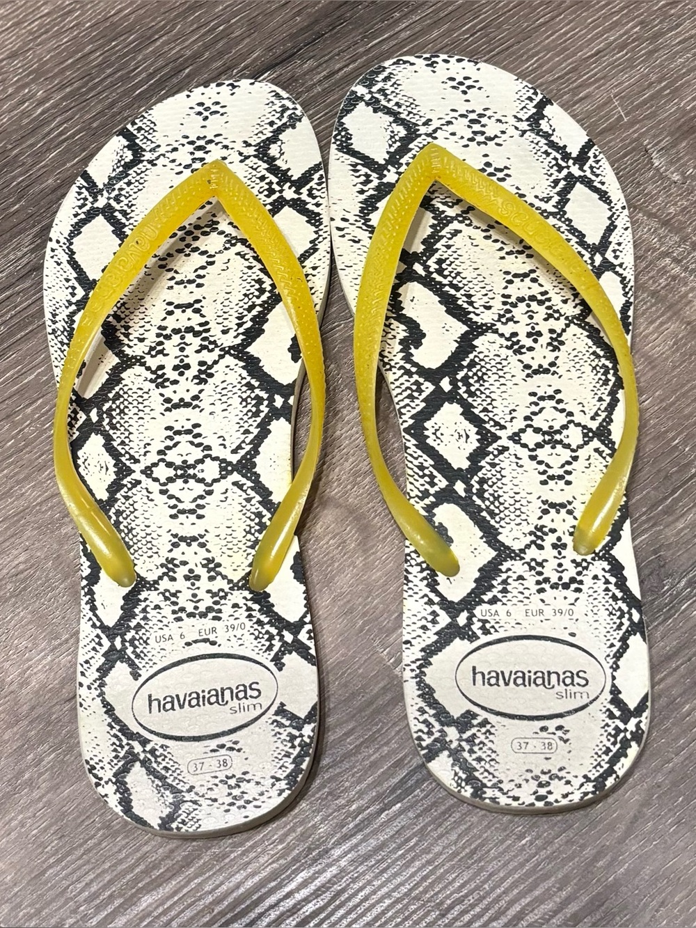 Havaianas Slim Snake Print Flip Flops with Yellow Straps Size 6